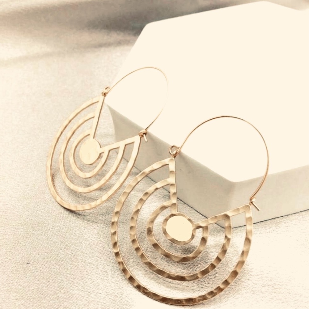 “Hammered Hoops” Inverse Rainbow Concentric Circle Sector Maze Geometric Earring - Picture 8 of 15